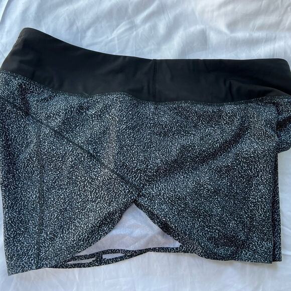 Athleta Women's Run With It 3.5" Athletic Short in Static Black - Picture 4 of 7